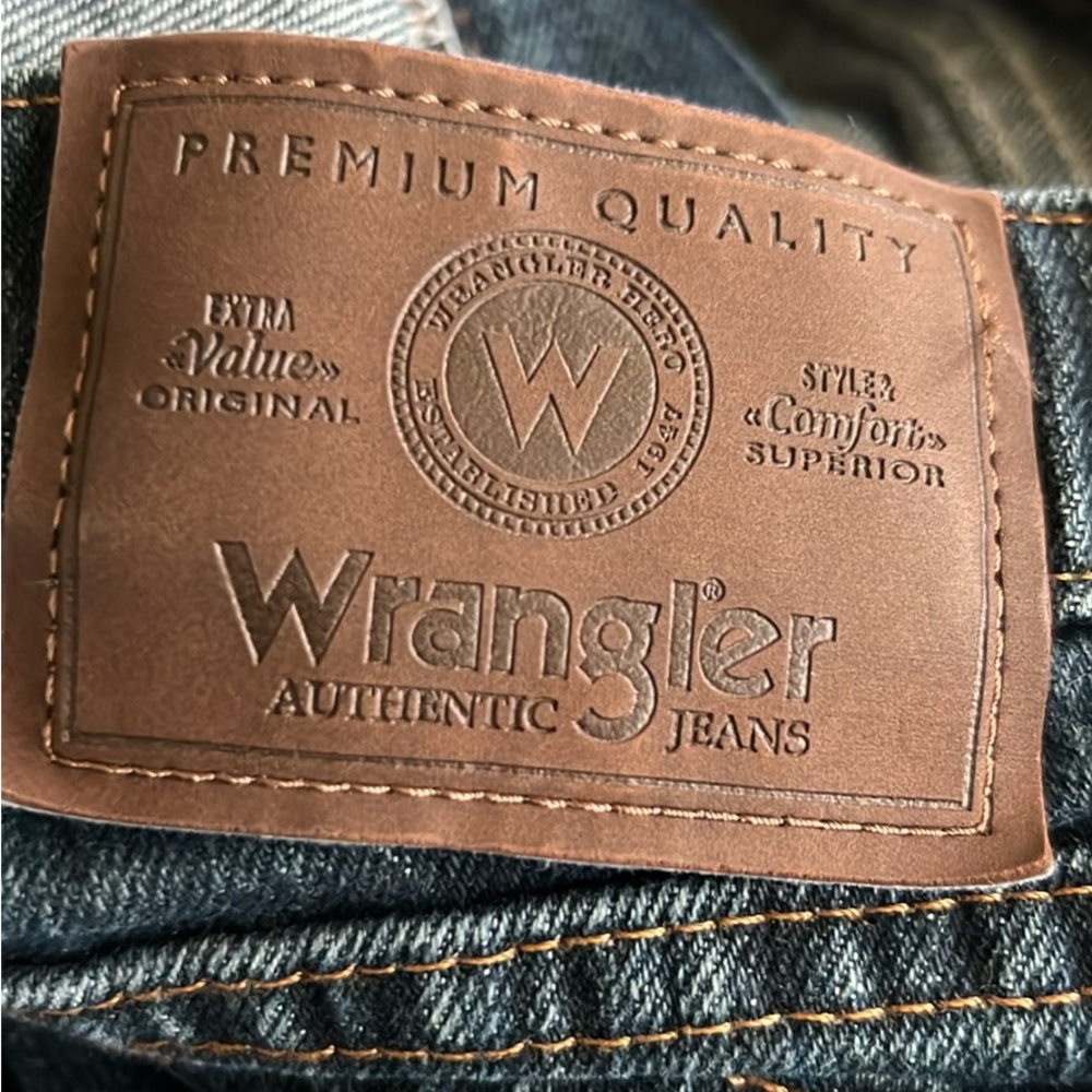 Wrangler Blue Relaxed Fit Jeans Premium Quality